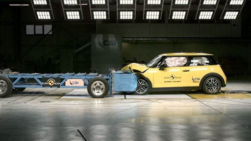 MINI Cooper Mobile Progressive Deformable Barrier test 2025