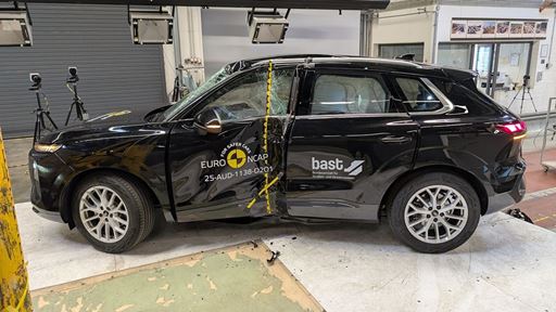 Audi Q3 Side Pole test 2025 after crash
