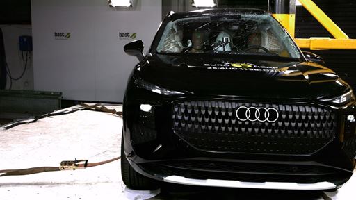Audi Q3 Side Pole test 2025