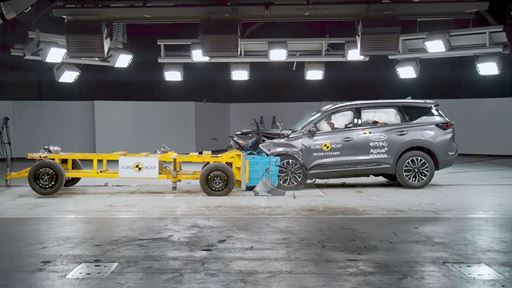 CHERY TIGGO 7 Mobile Progressive Deformable Barrier test 2025