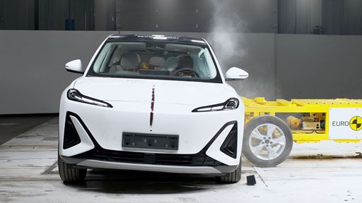 Hongqi EHS5 Side Mobile Barrier test 2025