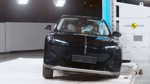 Hongqi EHS5 Side Pole test 2025