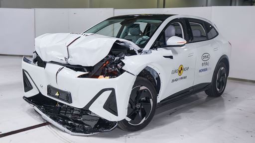 Hongqi EHS5 Full Width Rigid Barrier test 2025 after crash