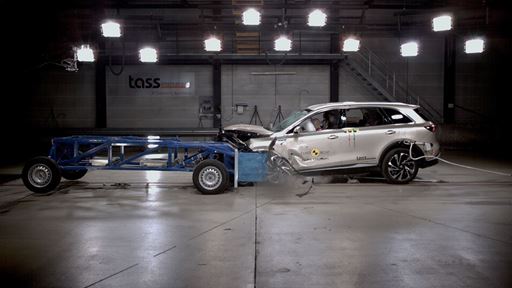 MG MGS6 EV Mobile Progressive Deformable Barrier test 2025