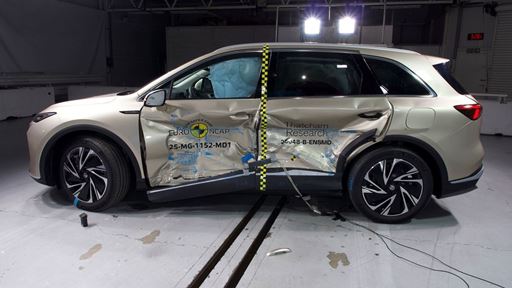 MG MGS6 EV Side Mobile Barrier test 2025 after crash