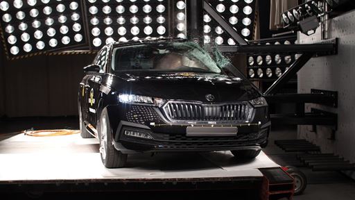 koda Octavia Side Pole test 2019