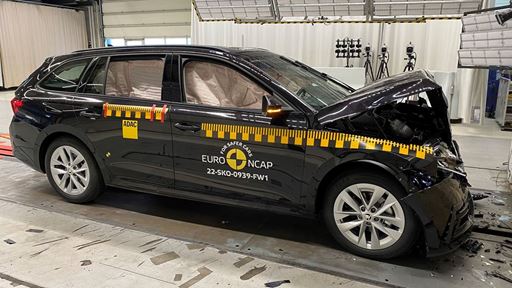 koda Octavia Full Width Rigid Barrier test 2022 after crash