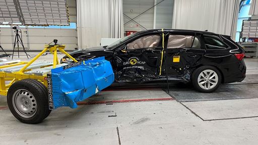 koda Octavia Side Mobile Barrier test 2022 after crash