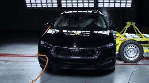 koda Octavia Side Mobile Barrier test 2022