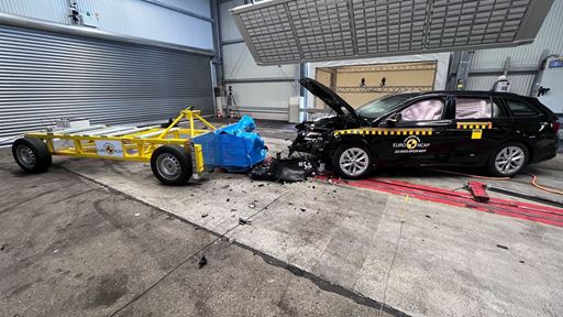 koda Octavia Mobile Progressive Deformable Barrier test 2022 after crash