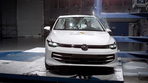 VW Golf Side Pole test 2025