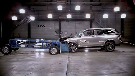 MG MGS9 PHEV Mobile Progressive Deformable Barrier test 2025