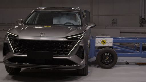 MG MGS9 PHEV Side Mobile Barrier test 2025