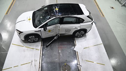 Hongqi EHS7 Side Pole test 2025 after crash