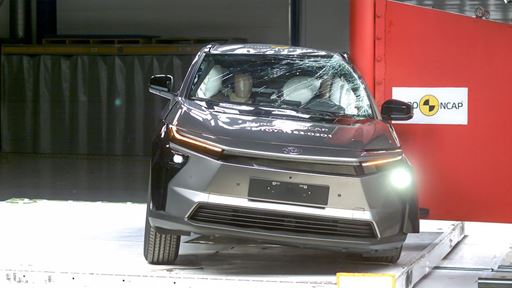 Toyota bZ4X Side Pole test 2025