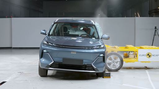 GEELY STARRAY EM i Side Mobile Barrier test 2025