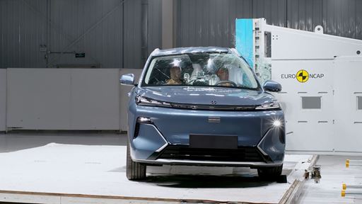 GEELY STARRAY EM i Side Pole test 2025