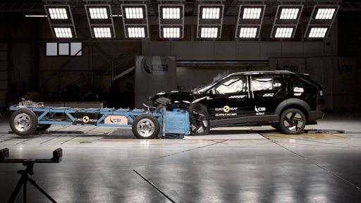 Hyundai NEXO Mobile Progressive Deformable Barrier test 2025