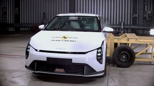 kia-ev4---side-mobile-barrier-test-2025