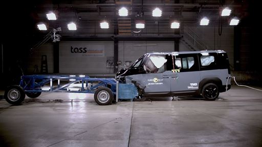 kia-pv5-passenger---mobile-progressive-deformable-barrier-test-2025