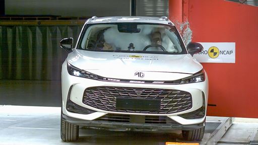 MG HS Plug in Hybrid Side Pole test 2024