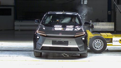 Toyota bZ4X Side Mobile Barrier test 2025