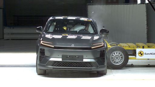 Toyota C HR Side Mobile Barrier test 2025