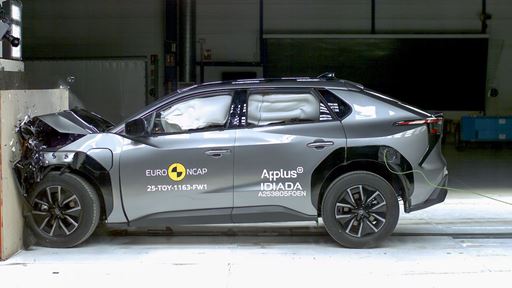 Toyota bZ4X Full Width Rigid Barrier test 2025