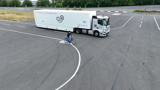 Mercedes Benz Actros F 4x2 tractor unit 2026 test picture