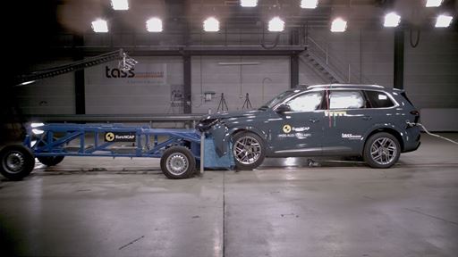 Audi Q7 MPDB test 2026