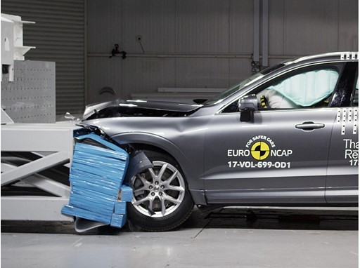 Volvo XC60 - Frontal Offset Impact test 2017