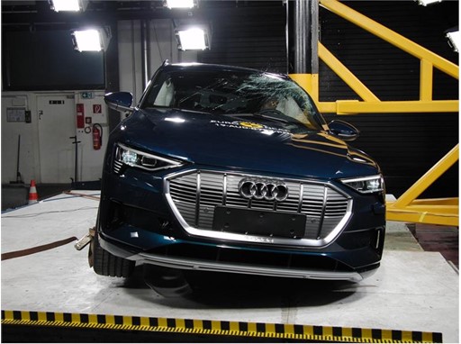 Audi e-tron - Pole crash test 2019