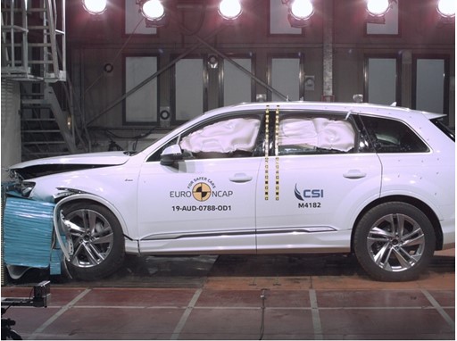 Audi Q7 - Frontal Offset Impact test 2019
