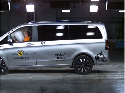 Mercedes-Benz EQV - Frontal Offset Impact test 2014 Mercedes-Benz EQV - Frontal Offset Impact test 2014