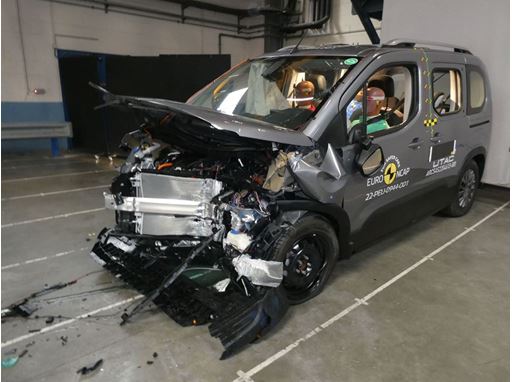 Peugeot e-Rifter - Frontal Offset Impact test 2018 - after crash