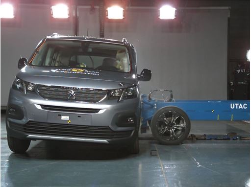 Peugeot e-Rifter - Side crash test 2018