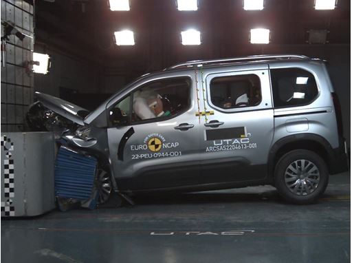 Peugeot e-Rifter - Frontal Offset Impact test 2018