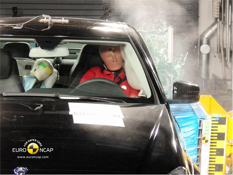 Euro Ncap Newsroom Mercedes Benz C Class Coupe Side Crash Test