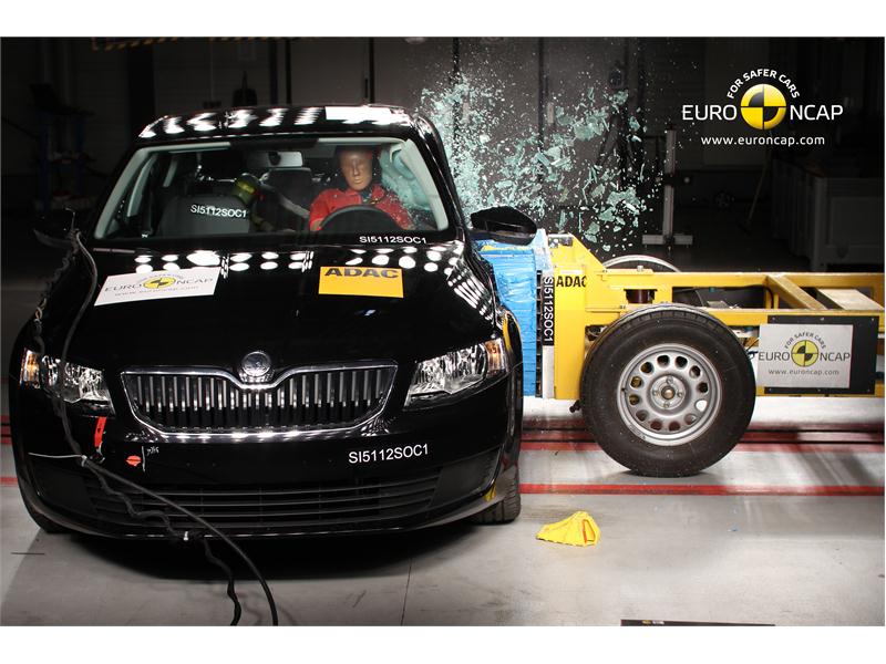 Краш тестах euroncap. Euro NCAP Skoda Octavia 2013. Краш тест евронкап. Краш тест Шкода Октавия. Skoda Octavia краш тест EURONCAP.