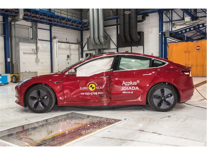 Thenewsmarketcom Tesla Model 3 Pole Crash Test 2019