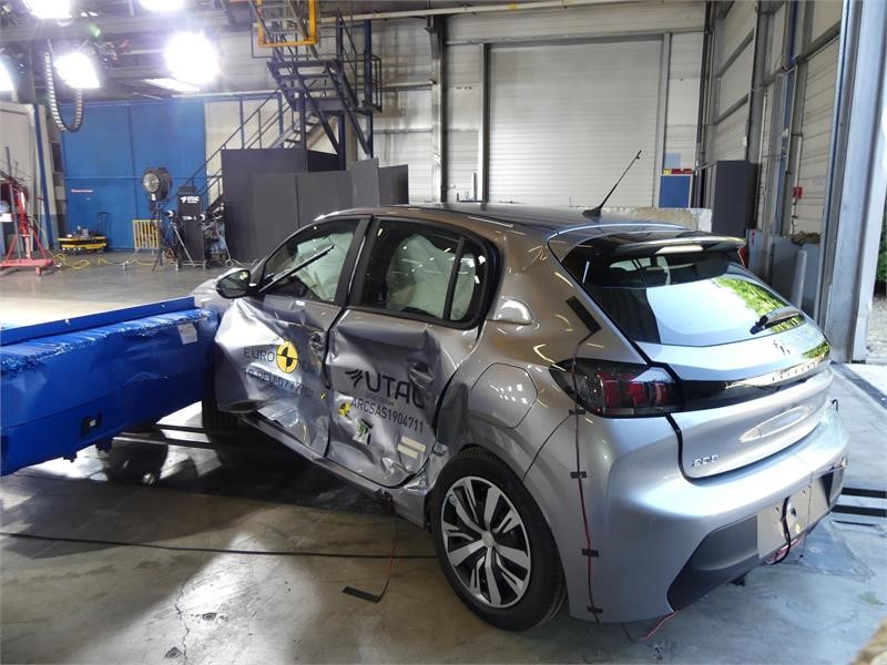 Euro Ncap Newsroom Peugeot 8 Side Crash Test 19 After Crash