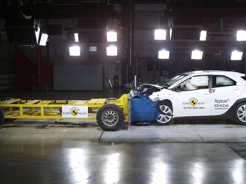 Toyota Aygo X - Mobile Progressive Deformable Barrier test 2022