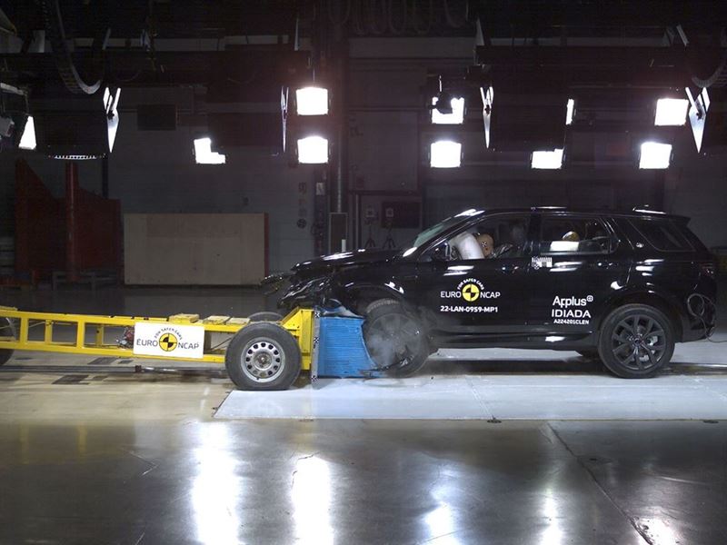 Land Rover Discovery Sport - Mobile Progressive Deformable Barrier test 2022