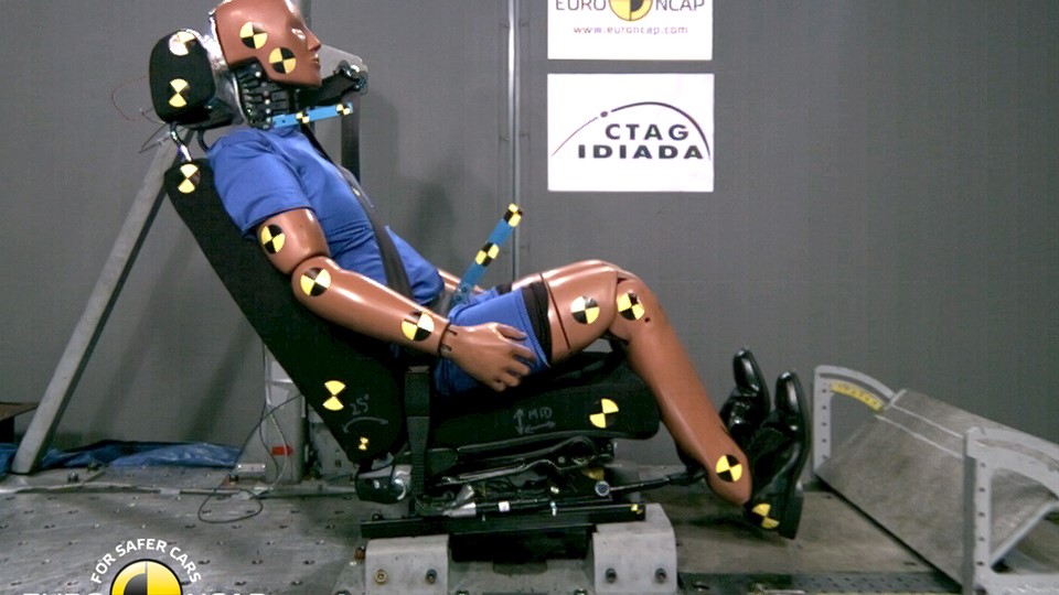 BMW X3 - Whiplash crash test