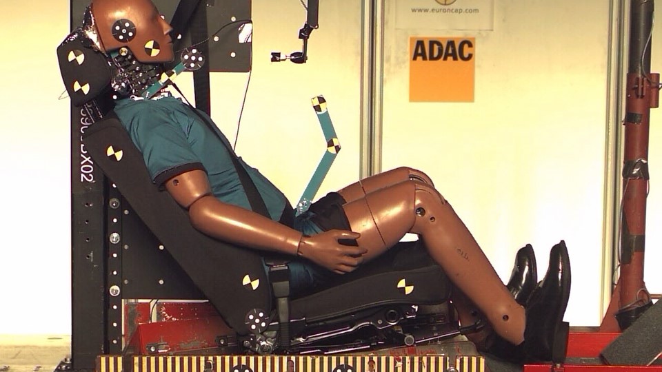 BMW X1 – Whiplash crash test