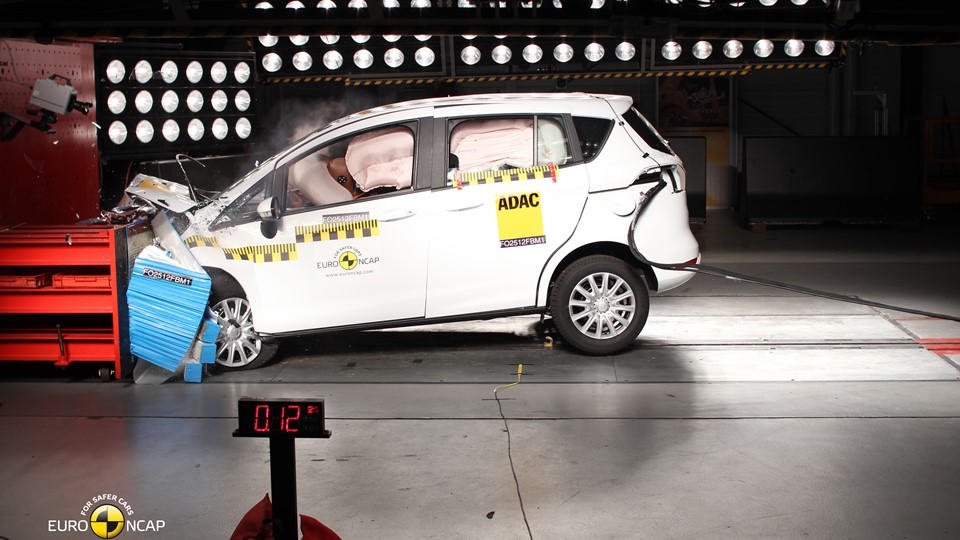 Ford B MAX – Front crash test