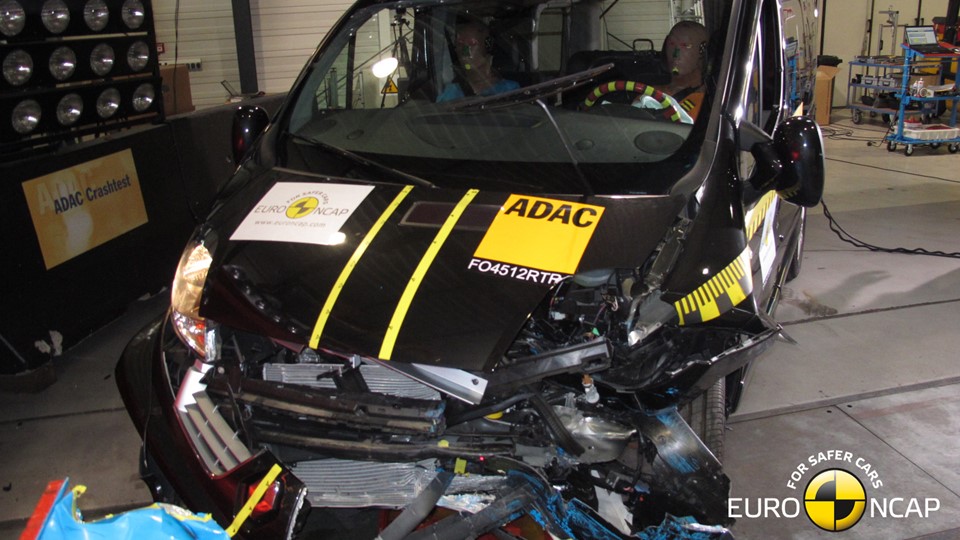 Renault Trafic  - Frontal crash 2012 - after crash