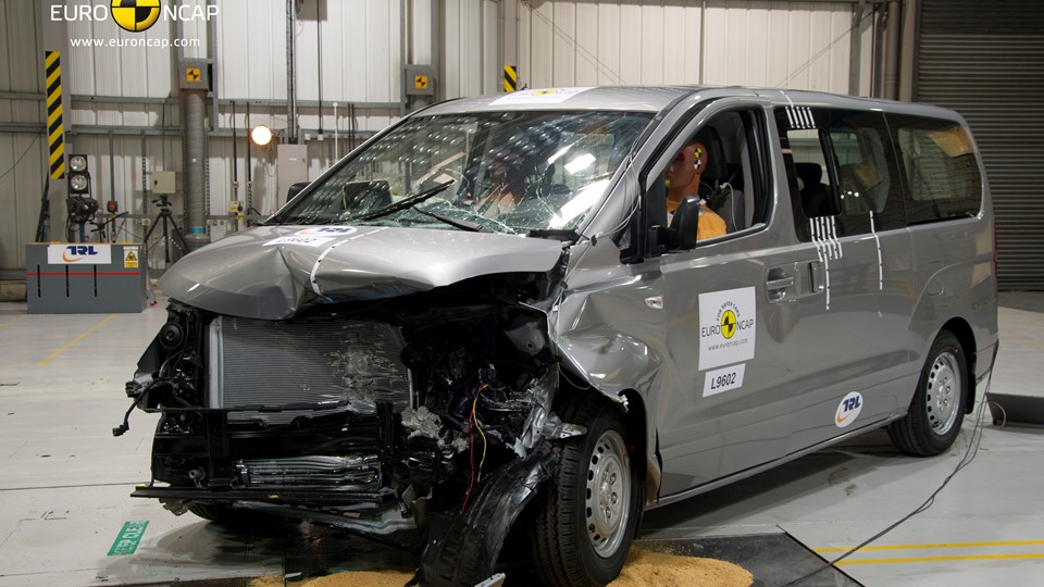 Hyundai H-1 - Frontal crash 2012 - after crash