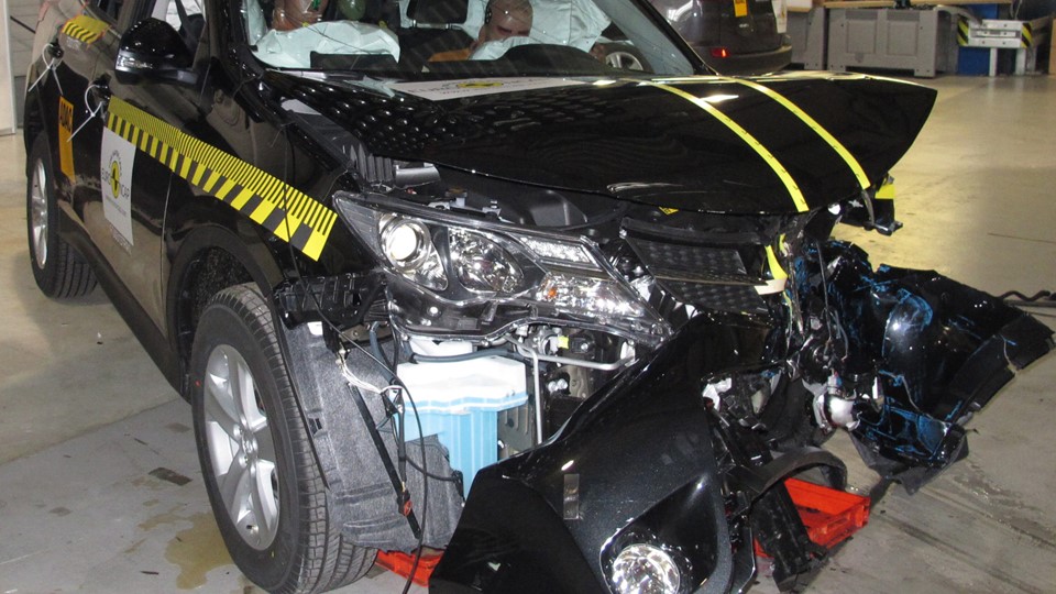 Toyota RAV4 - Frontal crash test 2013 - after crash