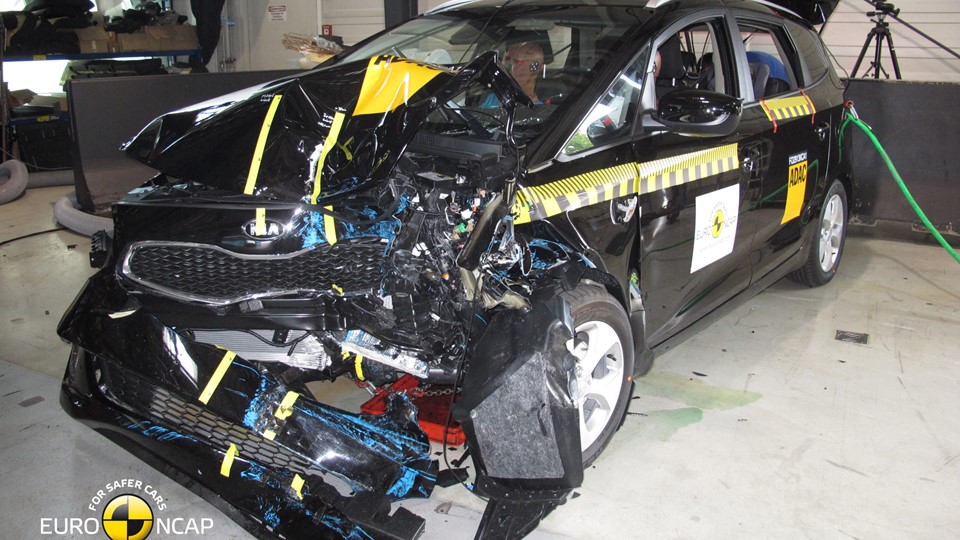 Kia Carens - Frontal crash test 2013 - after crash